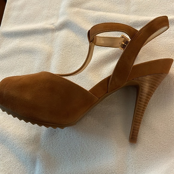 Heels - Picture 5 of 5